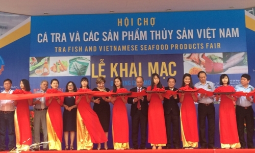 Khai mạc Hội chợ cá tra lần đầu tiên tại Hà Nội